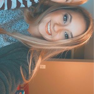 Meet your Posher, Felicity